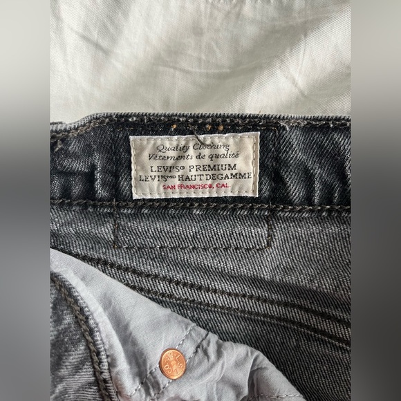 🌊 Levi jeans! - Picture 2 of 5